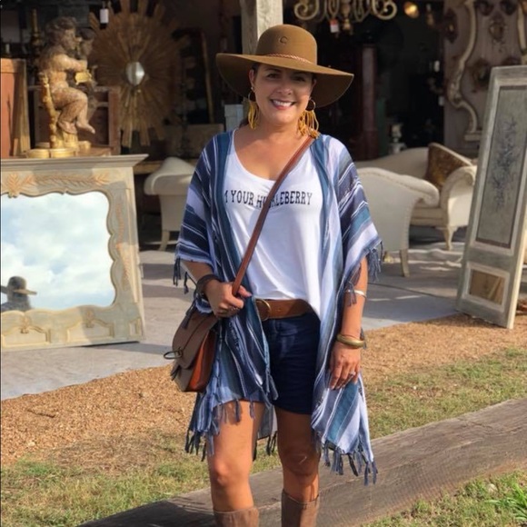 Meet your Posher, Yvette - Picture 2 of 2